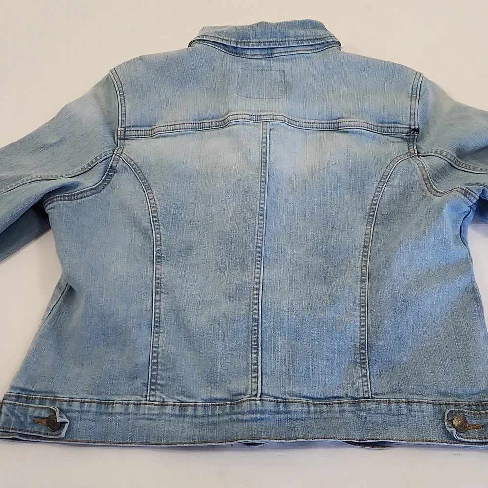 Social Standard By Sanctuary Jean Jacket. Light Wash. Size XL - Picture 9 of 11